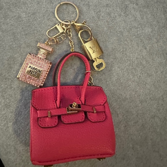 Authentic Louis Vuitton Lock & Key with Bag Charm/Key Ring - Picture 1 of 5